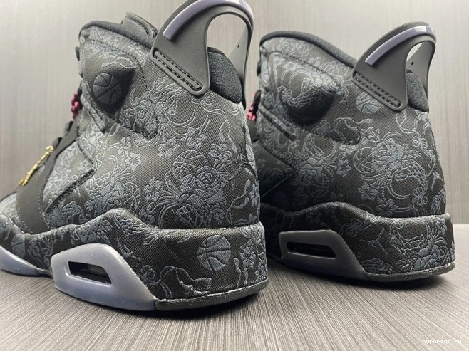 (W) DB9818-001 6 Black Jordan SD Retro Triple 0630
